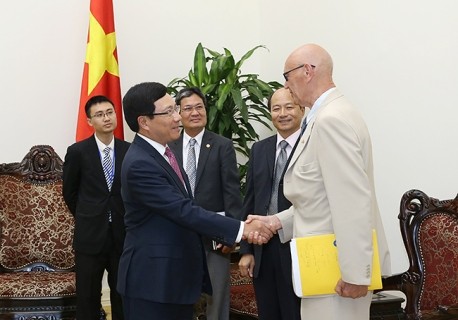 Deputy Prime Minister Pham Binh Minh receives Swedish Prime Minister’s special envoy - ảnh 1